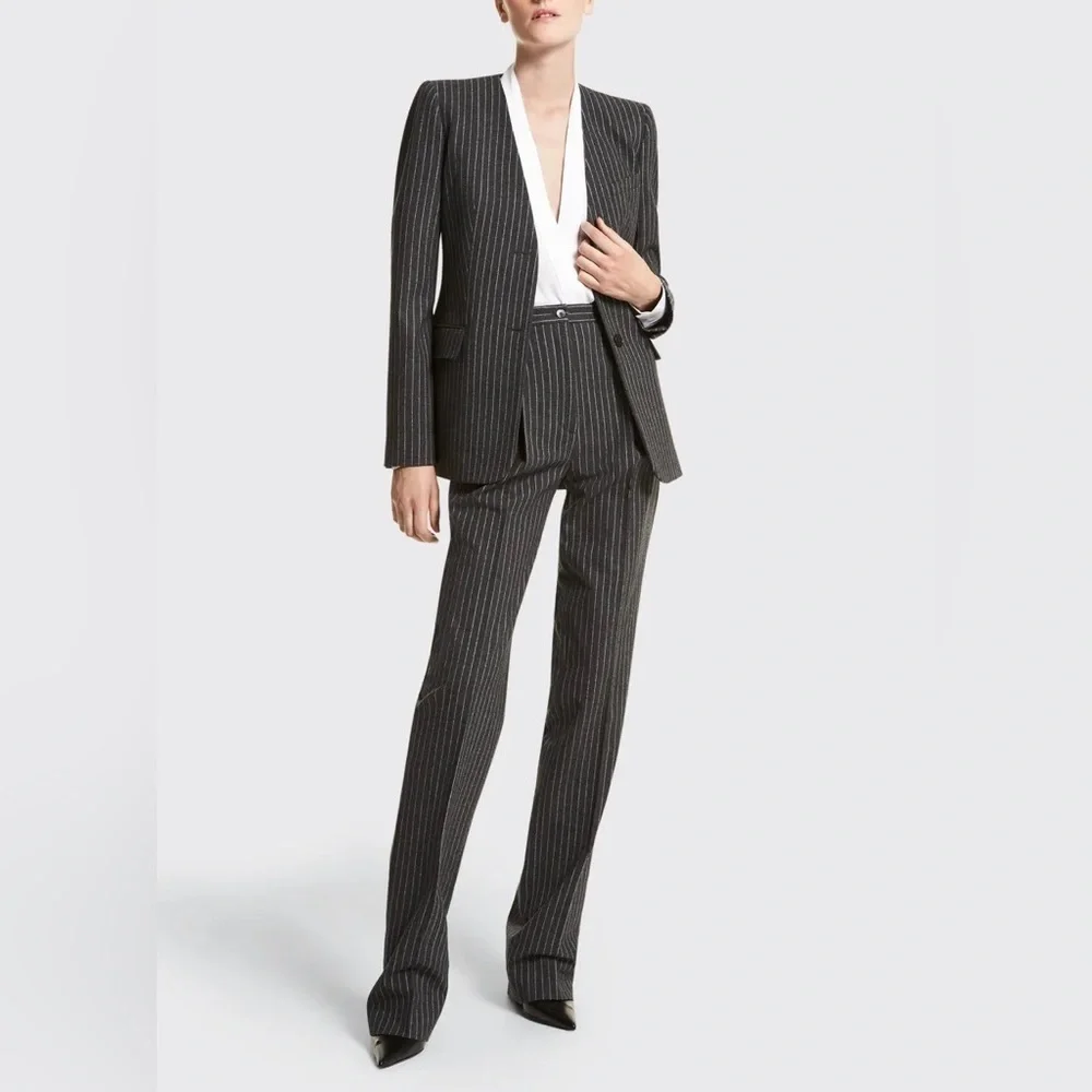 EXCELLENT CONDITION WOMEN’S 10 MICHAEL MICHAEL KORS GRAY BLAZER AND SKIRT SET